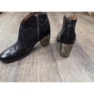 FRYE Nora Omaha Western Ankle Boot 6.5B Tribal Design Black Leather Metal Heeled